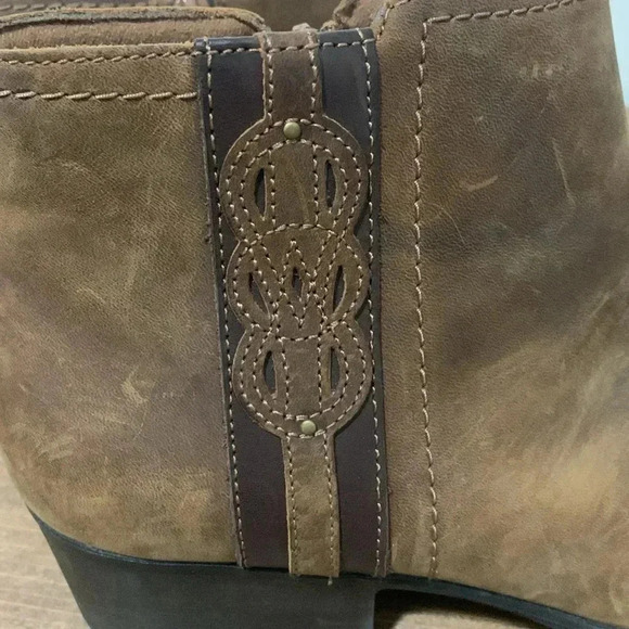 Women’s Clarks Adreena Lilac Ankle Booties Size 8 Brown Leather EUC - Picture 9 of 9